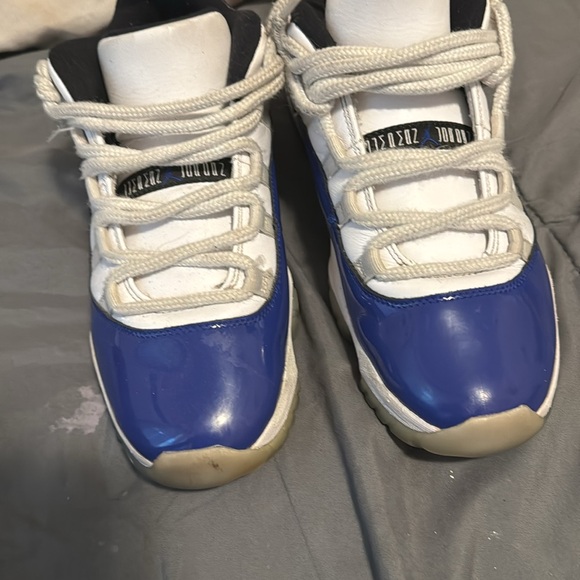 shoes - Picture 2 of 5